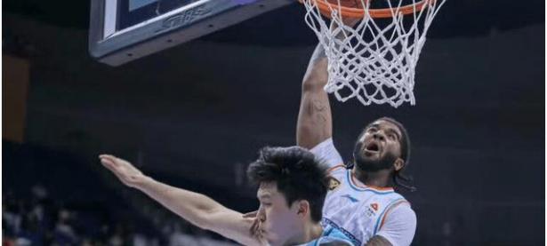 华体会官方入口-凭借一波上海队，CBA季后赛成功绝杀，现场教练席炸锅