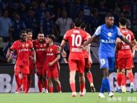 华体会电竞-足球赛场上球队实力对决呈现白热化