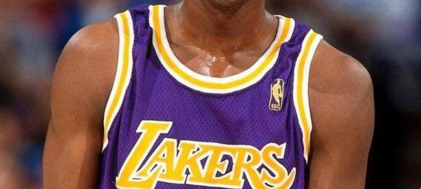 华体会下载-包含科比·布莱恩特逝世后球迷痛失偶像，怀念不已的词条