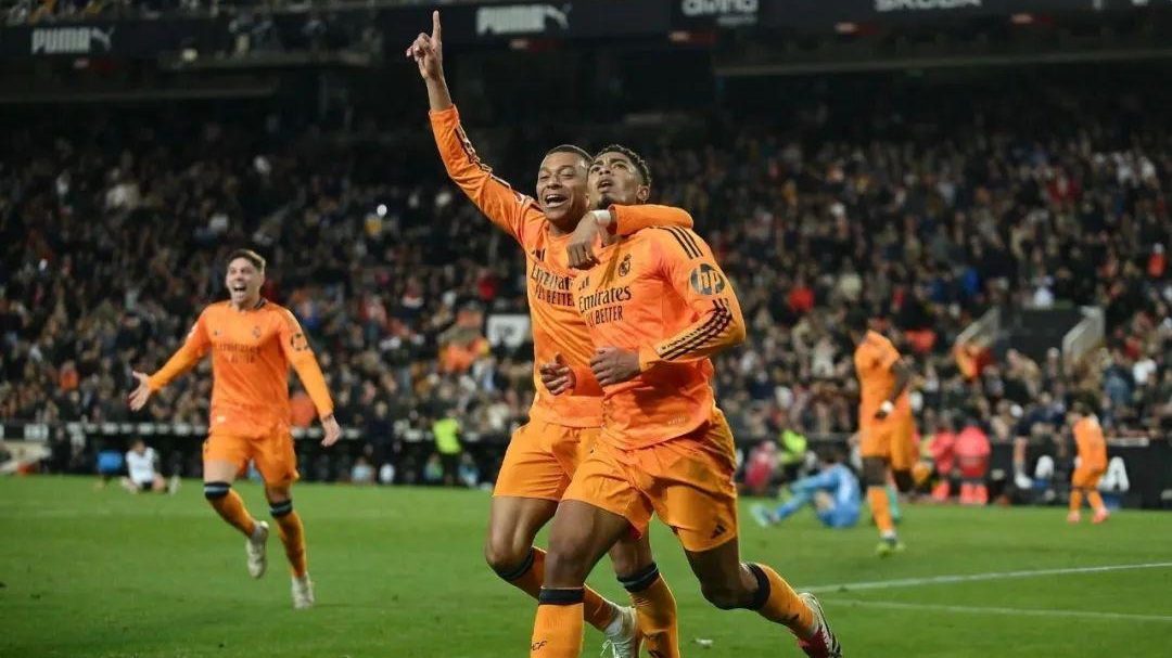 包含瓦伦西亚客场遭遇惨败，大比分输球的词条