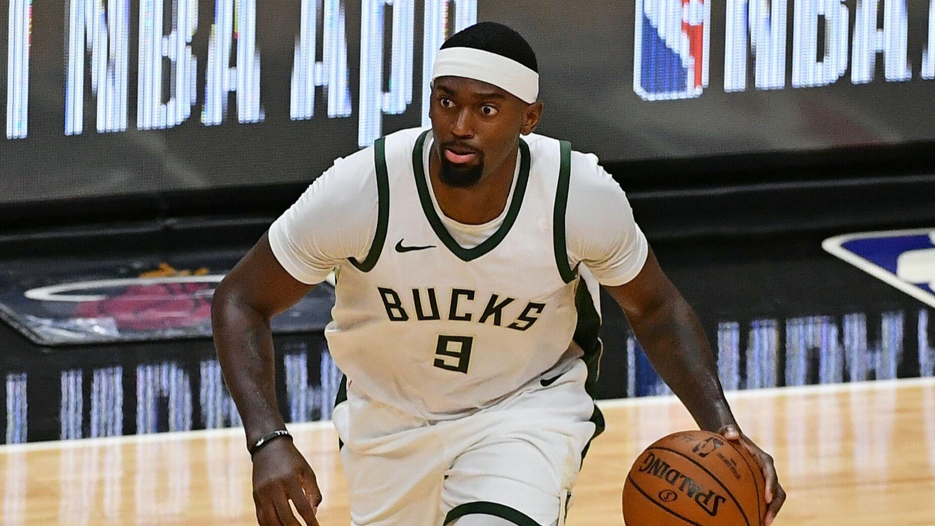 关于太阳雄鹿领先，灰熊无力回击的信息