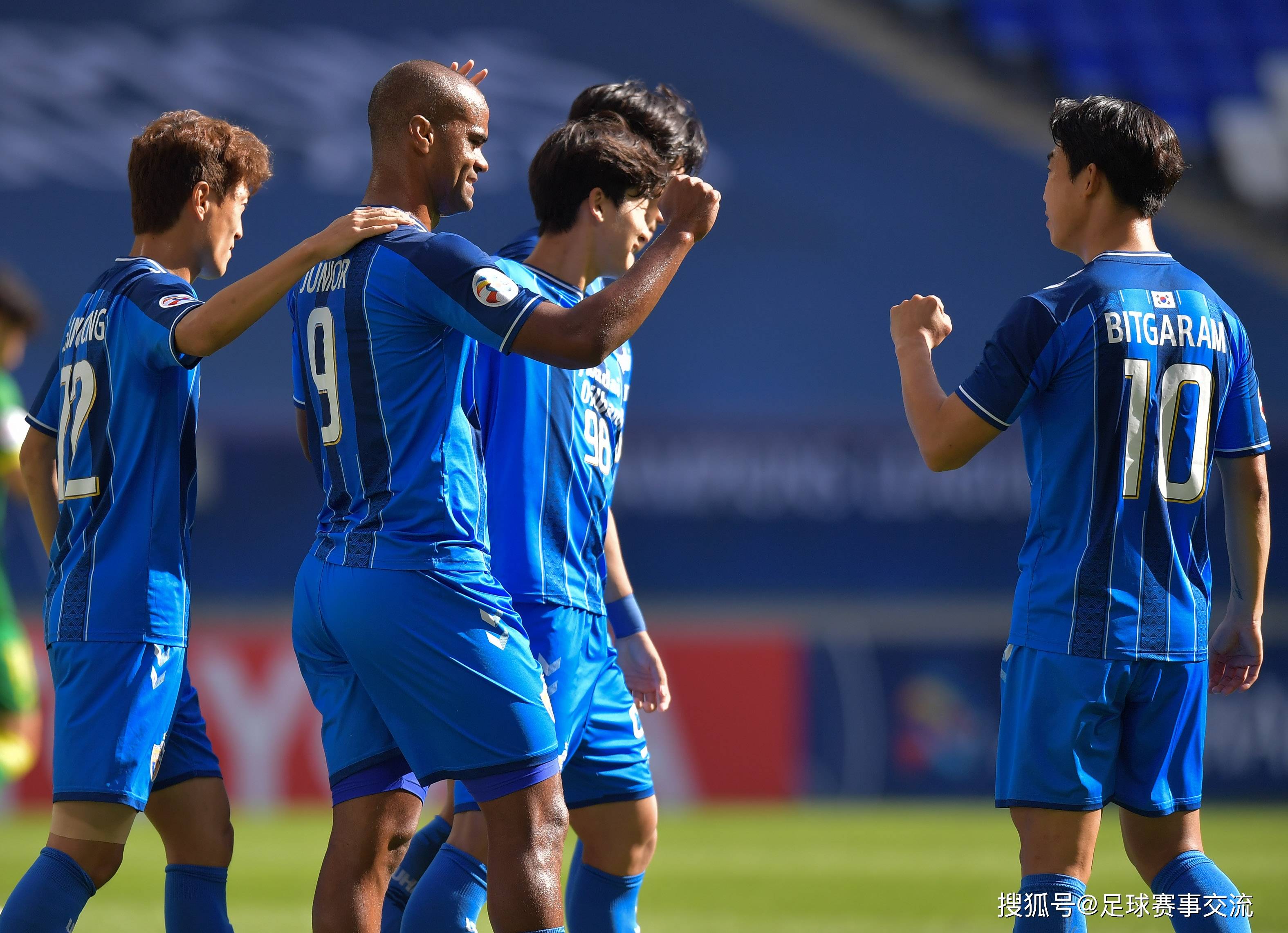 墨尔本足球队在比赛中展现出强大实力