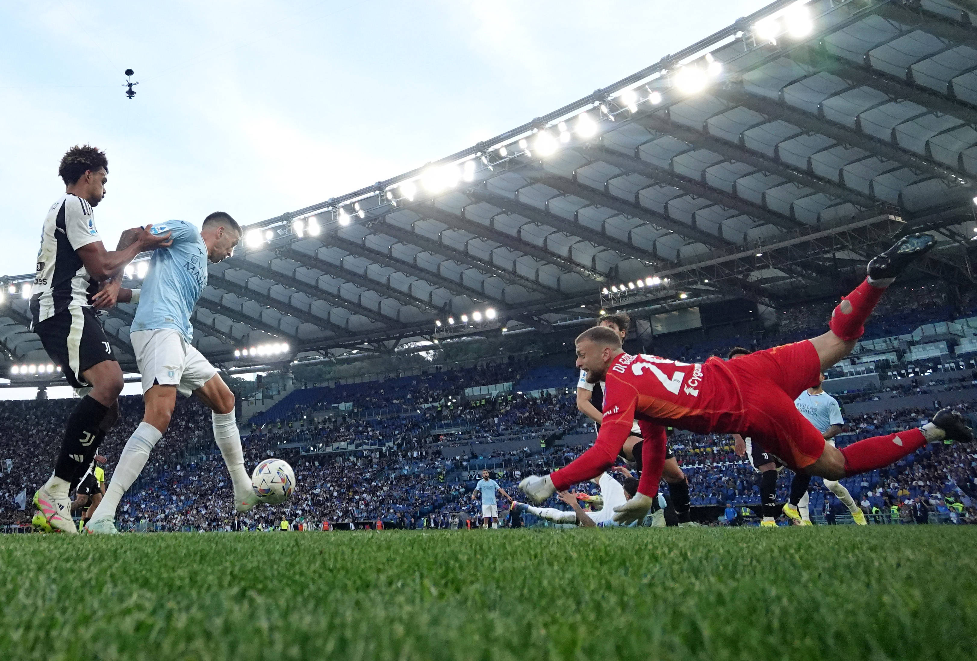 尤文图斯不敌拉齐奥，连胜被终结