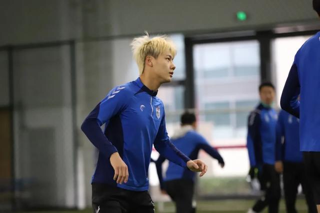 中超球队集结备战，力争夺回冠军头衔