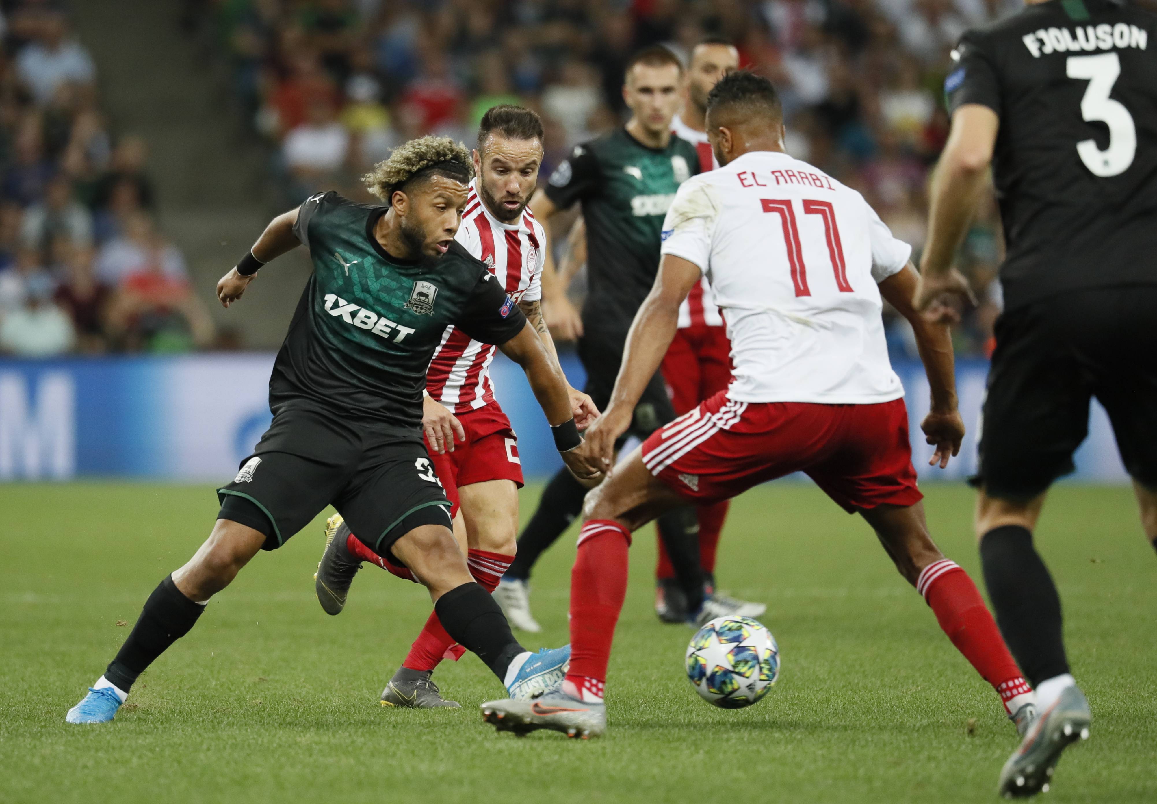 关于足球传奇再度登场，观众期待一场精彩表演的信息