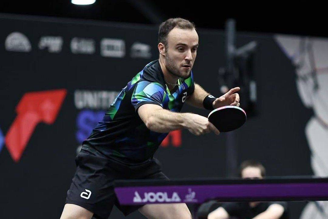 新秀球员崭露头角，球场气氛热烈的简单介绍