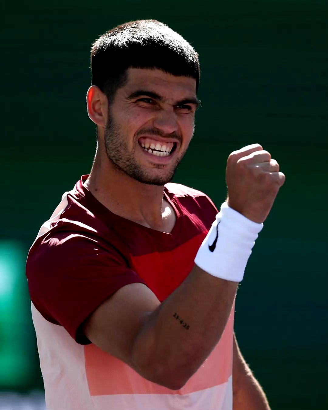 关于俄罗斯运动员再夺冠，表现稳健可靠的信息