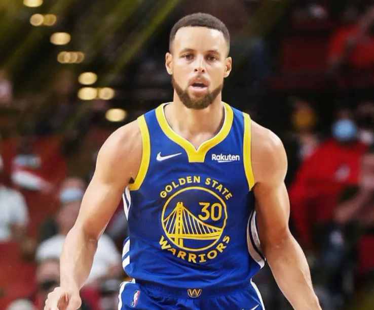 关于勇士主帅透露库里状态良好宣布将重新担任首发控卫的信息