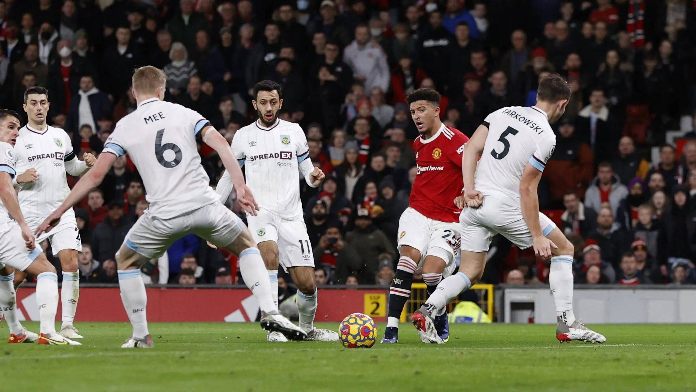 关于英超球队曼联阵容分析：从锋线配置到后防漏洞，一览全队实力的信息