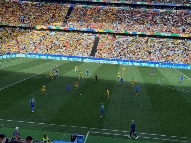 包含罗马尼亚击败乌克兰：欧洲足球锦标赛的火爆对抗的词条