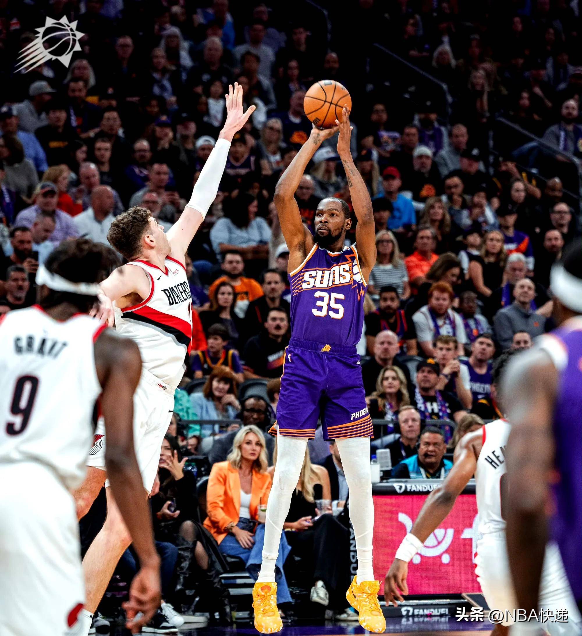 包含快船新援上演关键抢断，助球队逆袭的词条